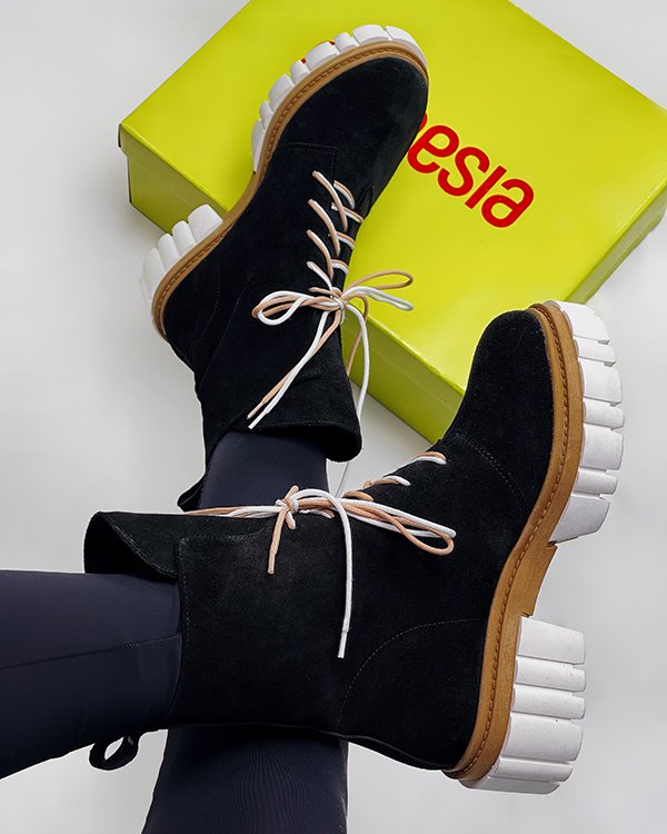 Фото: Имперские ботинки на вау-платформе. Купить со скидкой 40%.