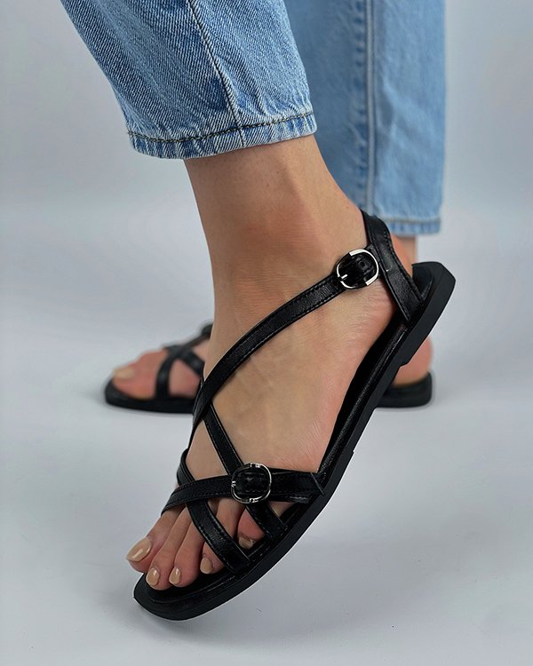 Фото: Изящные сандалии из 100% кожи. Купить со скидкой 55%.