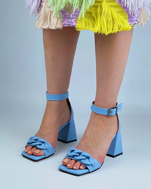 Фото: Богемные босоножки на каблуке. Купить со скидкой 31%.