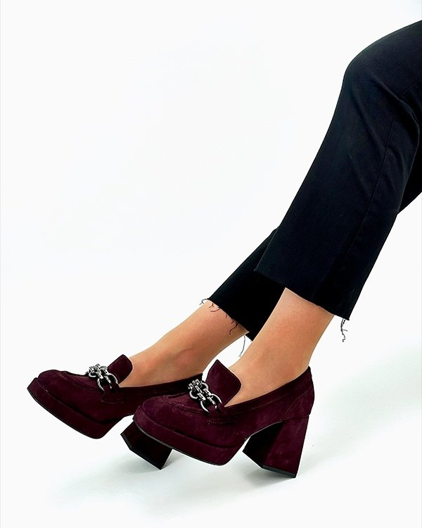 Фото: Изысканные туфли с модной фурнитурой. Купить со скидкой 16%.