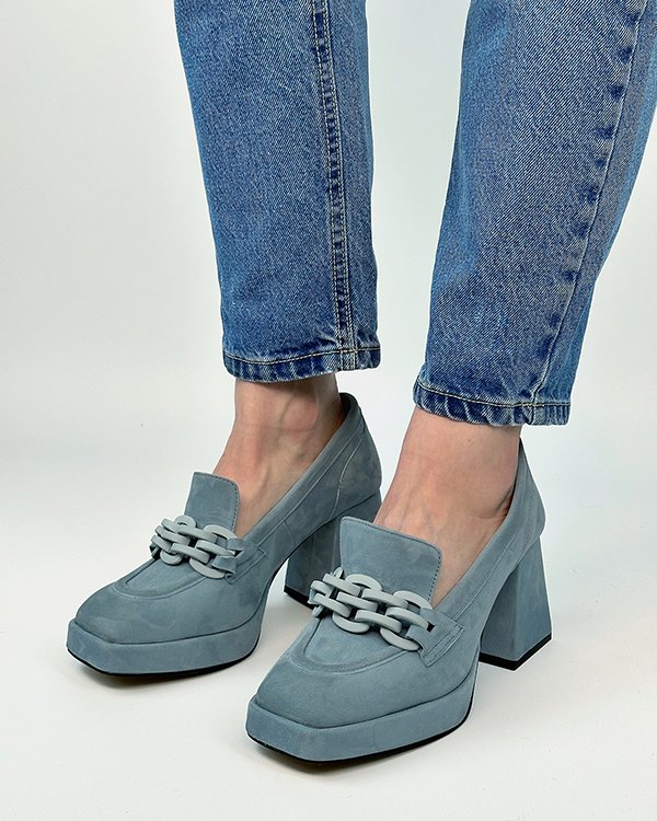 Фото: Изысканные туфли с модной фурнитурой..