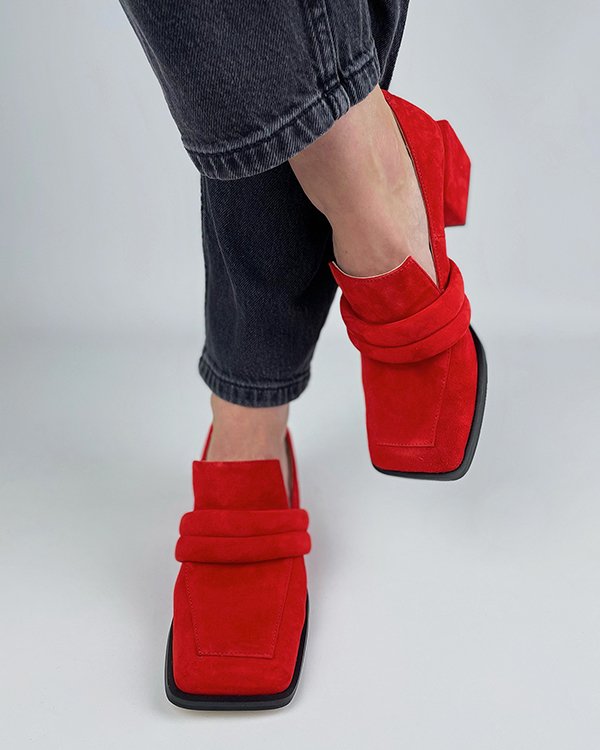Фото: Квадратоносые «французские» туфли. Купить со скидкой 35%.