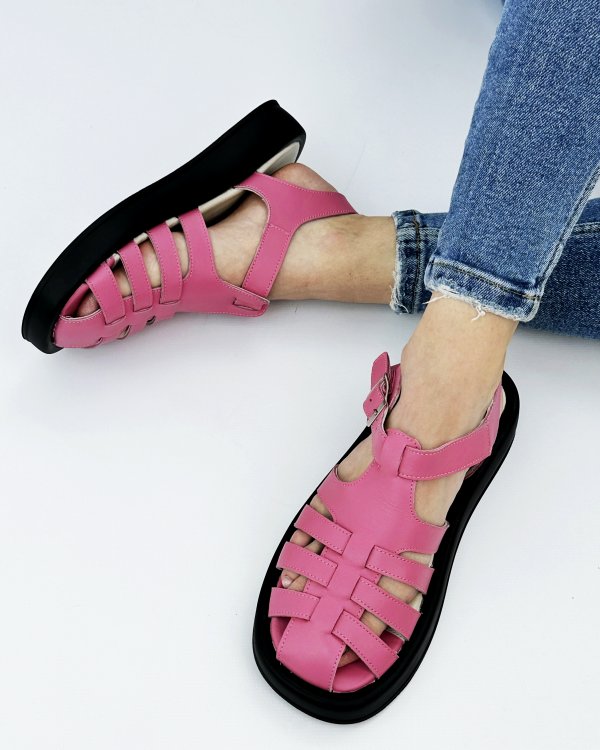 Фото: Модные сандали-римлянки из 100% кожи. Купить со скидкой 25%.