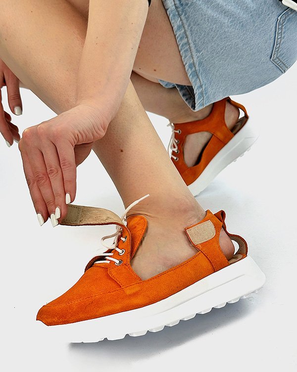 Фото: Замшевые сникеры-сандалии. Купить со скидкой 24%.
