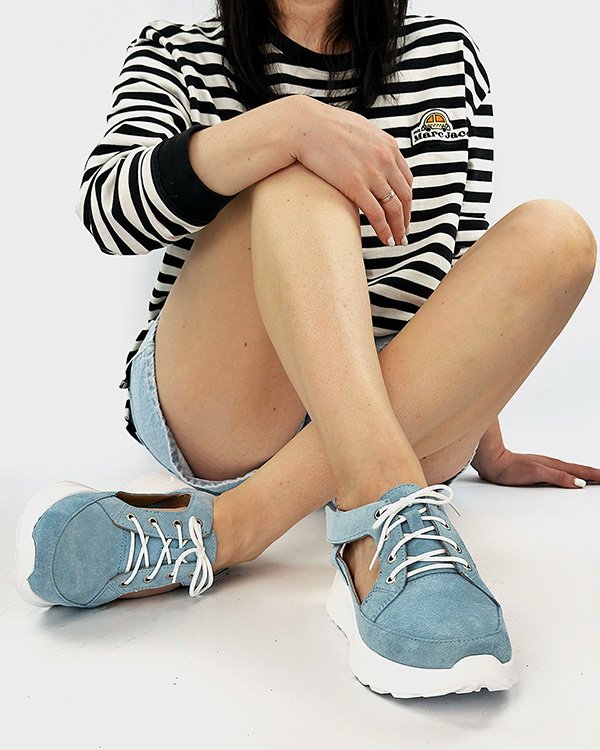 Фото: Замшевые сникеры-сандалии. Купить со скидкой 24%.