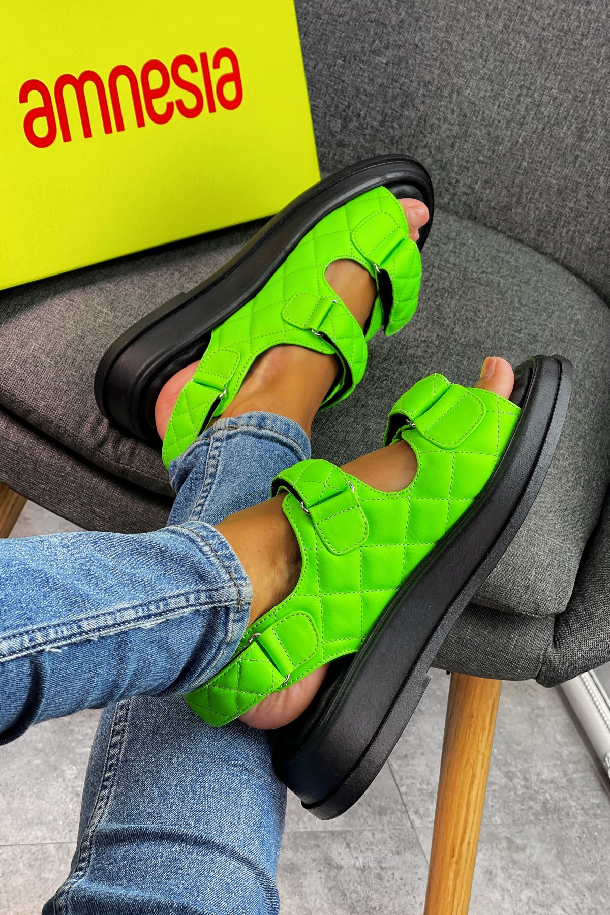 Фото: Воздушные сандалии из 100% кожи
