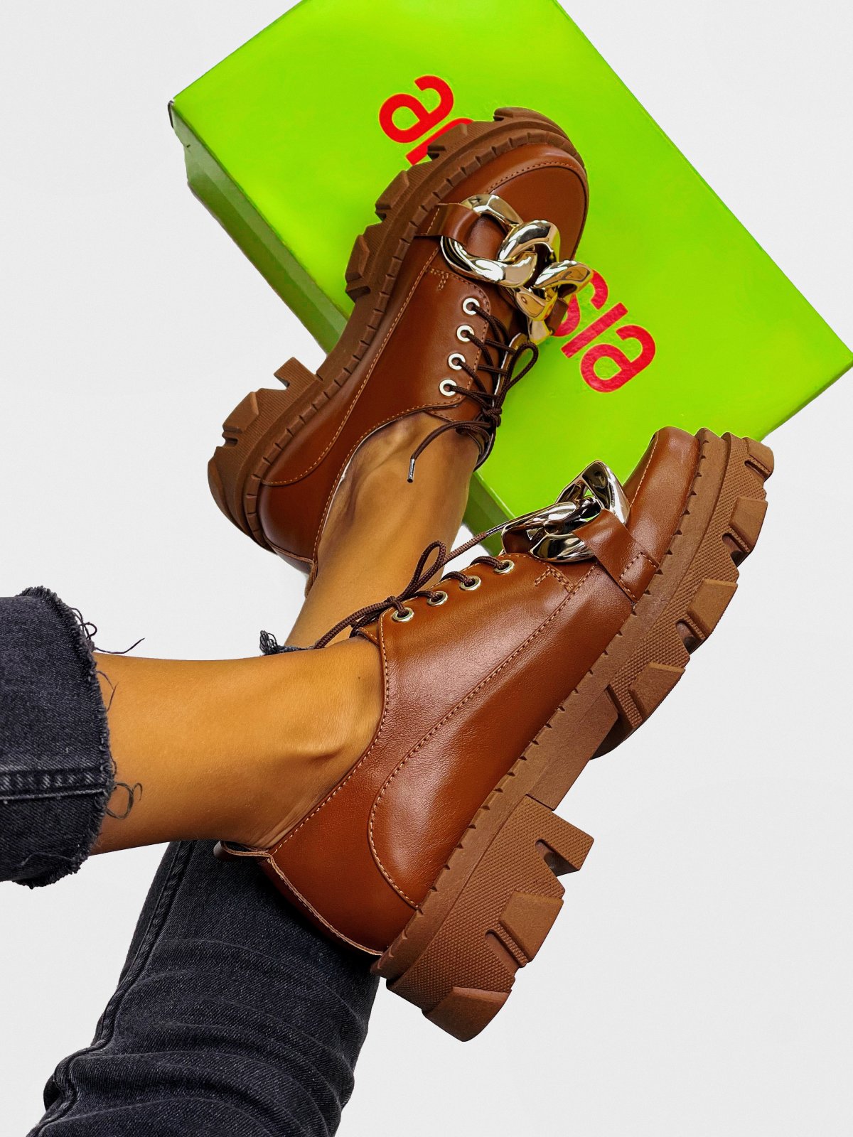 Фото: «Хайповые» туфли-дерби из 100% кожи